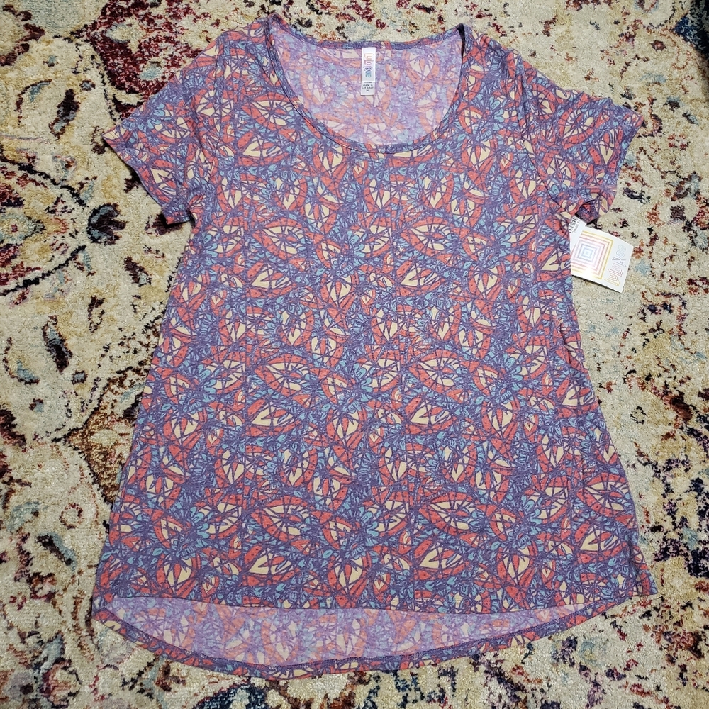 NWT Lularoe Classic Tee size medium